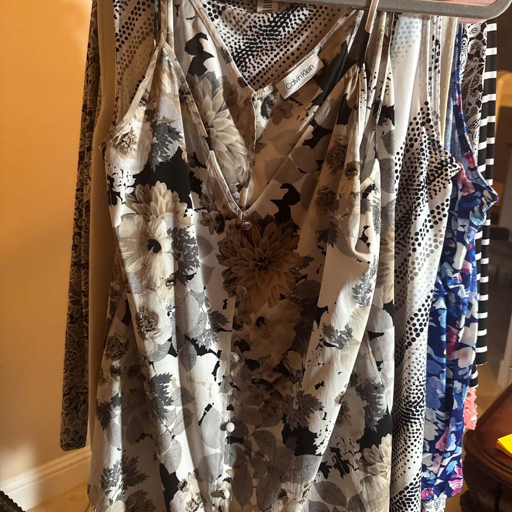 Calvin Klein Floral Print V-Neck Sleeveless Cami Tank Top - Picture 1 of 1